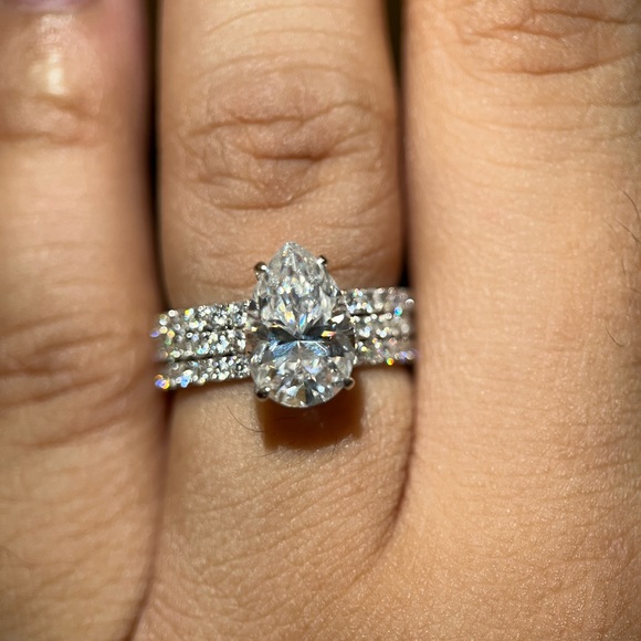 Diamond moissanite Engagement Ring - Picture 5 of 8